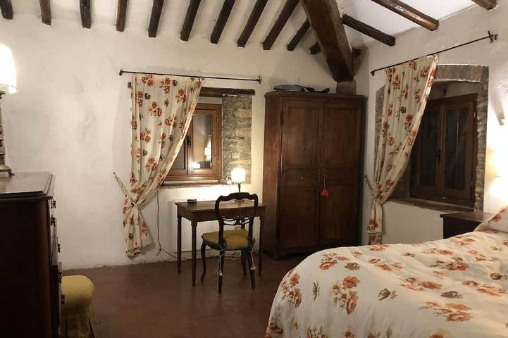 Antica casa in pietra circondata da ulivi a Sanleolino Londa 35 km da Firenze in Londa, Firenze province