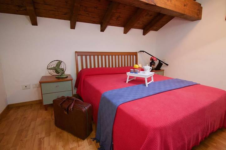 Appartamento intero, Sunflower - Lake Maggiore Duplex w/ Terrace and Shared Pool, Lesa, Italy in Lesa, Lago Maggiore (Piemonte)
