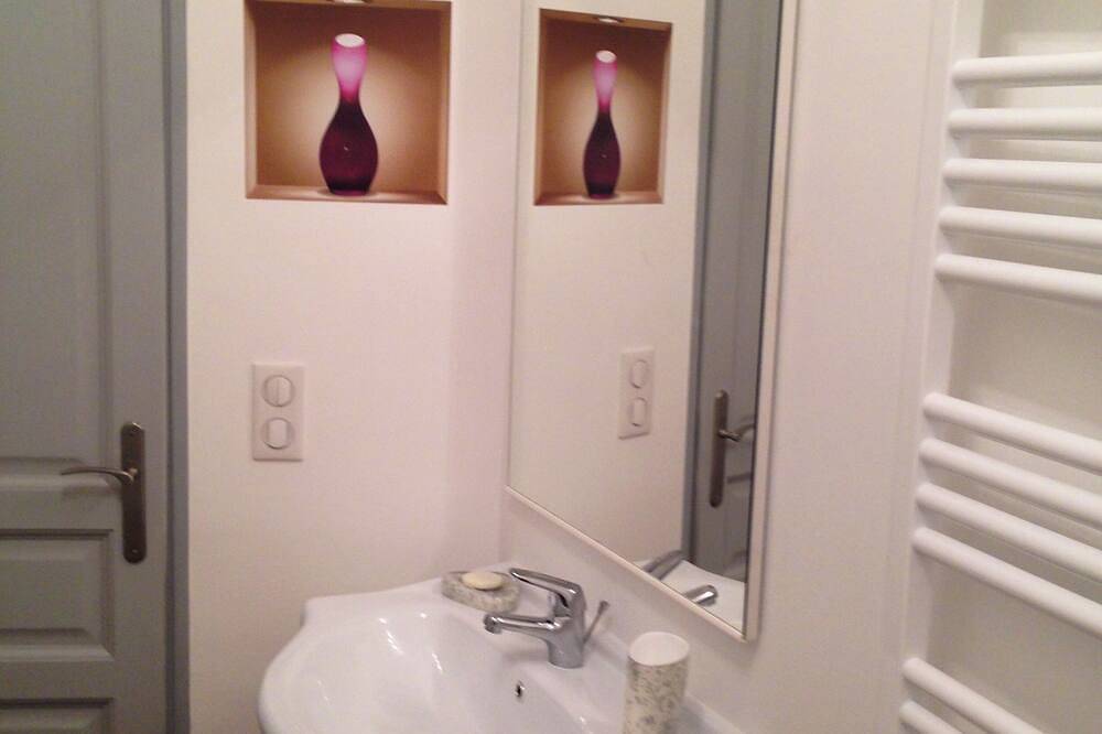 Villa climatisée avec jardin arboré dans residence privative à 150 m de la mer in Ajaccio, Région d'Ajaccio