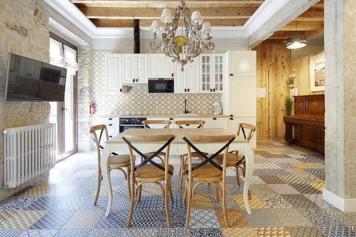 Apartamento entero, Apartamento de vacaciones para 5 personas con balcón in Zurriola (San Sebastian), San Sebastián