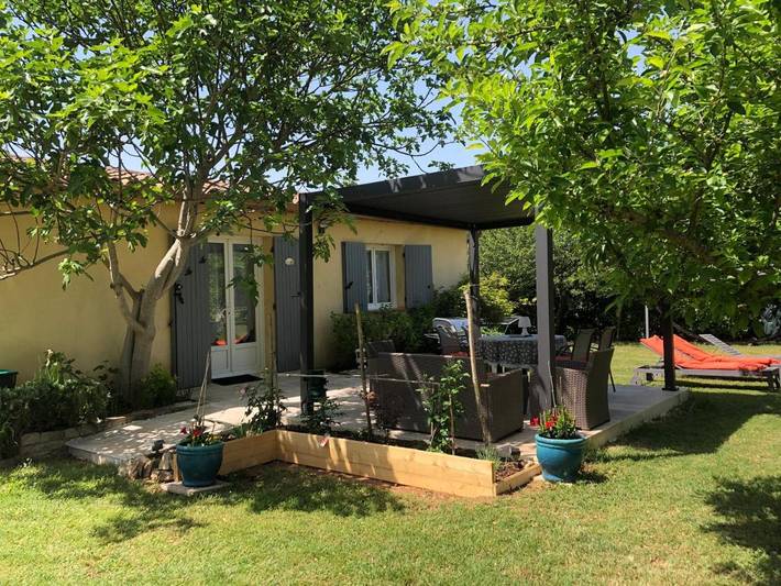 Location de vacances pour 2 personnes, avec vue ainsi que piscine et jardin à Villecroze - 4