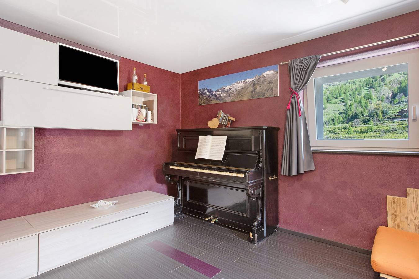 Appartamento intero, Appartamento 'Maison De La Musique' con vista sulle montagne, terrazza condivisa e Wi-Fi in Cogne (bourg), Cogne