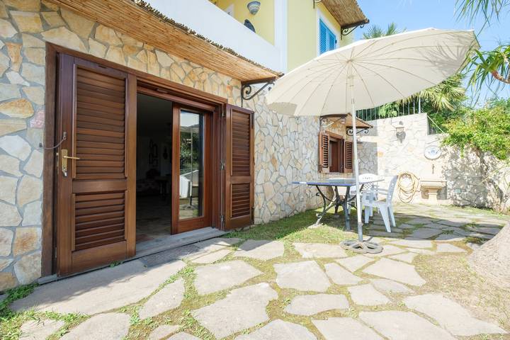 Appartamento intero, Appartamento "Casa Della Poiana" con vista mare, terrazza privata e Wi-Fi in Lipari