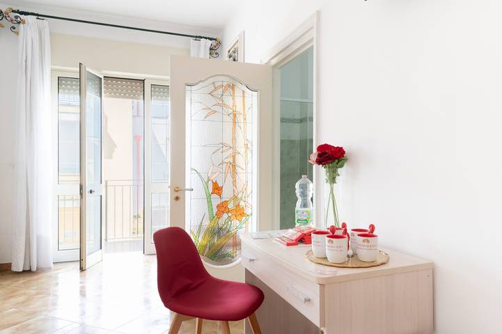 Værelse for 4 personer med balkon in Porto Cesareo, Taranto-bugten