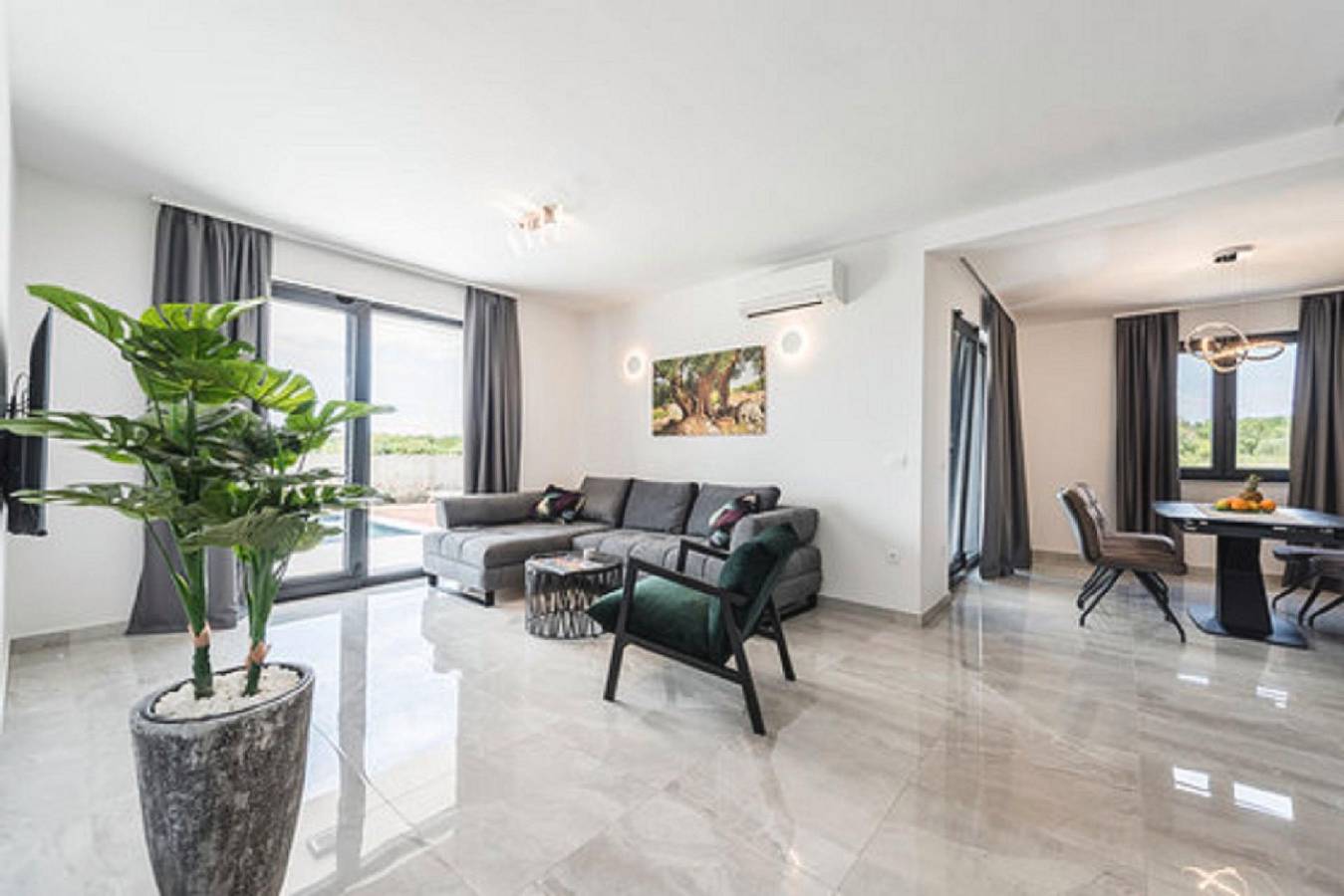 Villa Angelo mit Sauna, Fitnessraum und Pool in Privlaka, Zadar