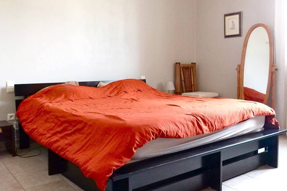 Apartamento entero, Turista amueblado 3 *** en Villa piscina cerca de Avignon in Sauveterre, Region de Nimes