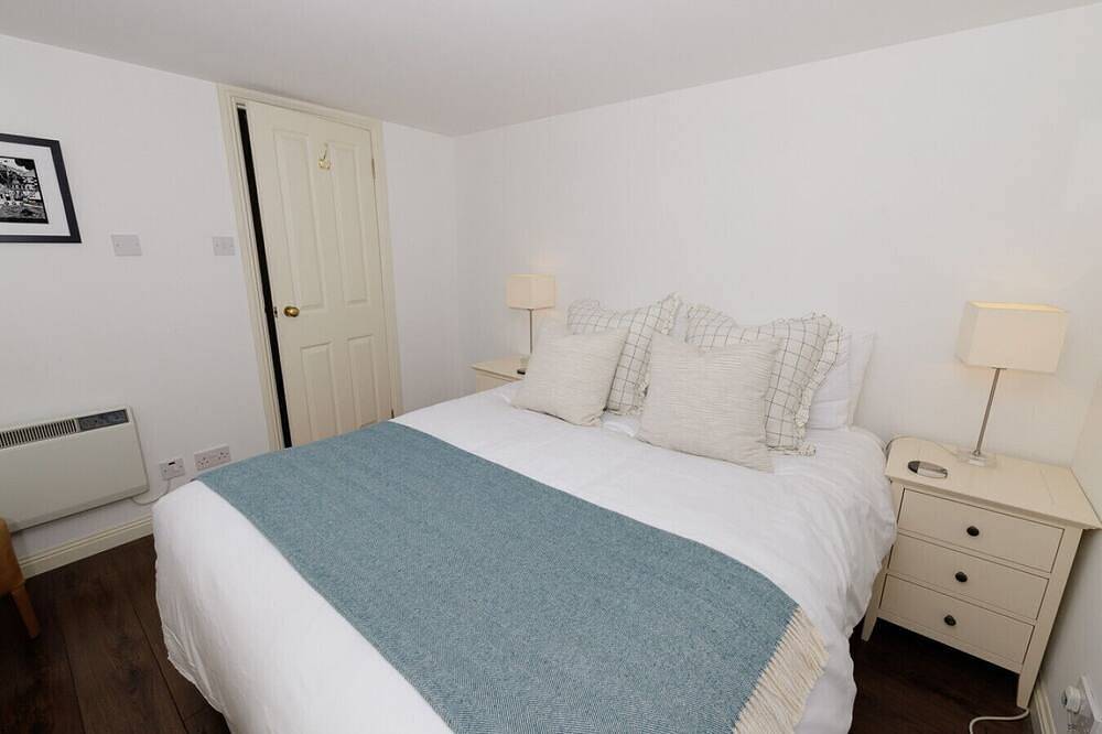Ganze Wohnung, New to Vrbo: Central Lerwick Stay; Harbour Views, Log Burner in Shetland Inseln