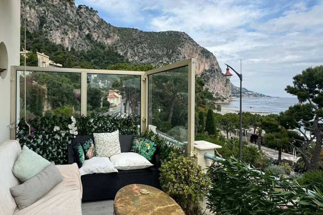 Entire holiday apartment, Near Monaco - Sea View - Sleeps 2 - Pets - Parking in Beaulieu-sur-Mer, Nice region