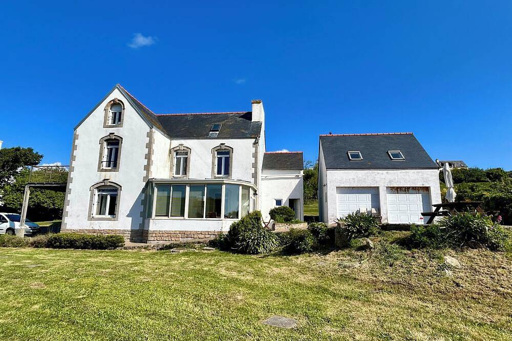 Beachfront at Baie des Trépassés in Pointe du Raz, Cléden-Cap-Sizun