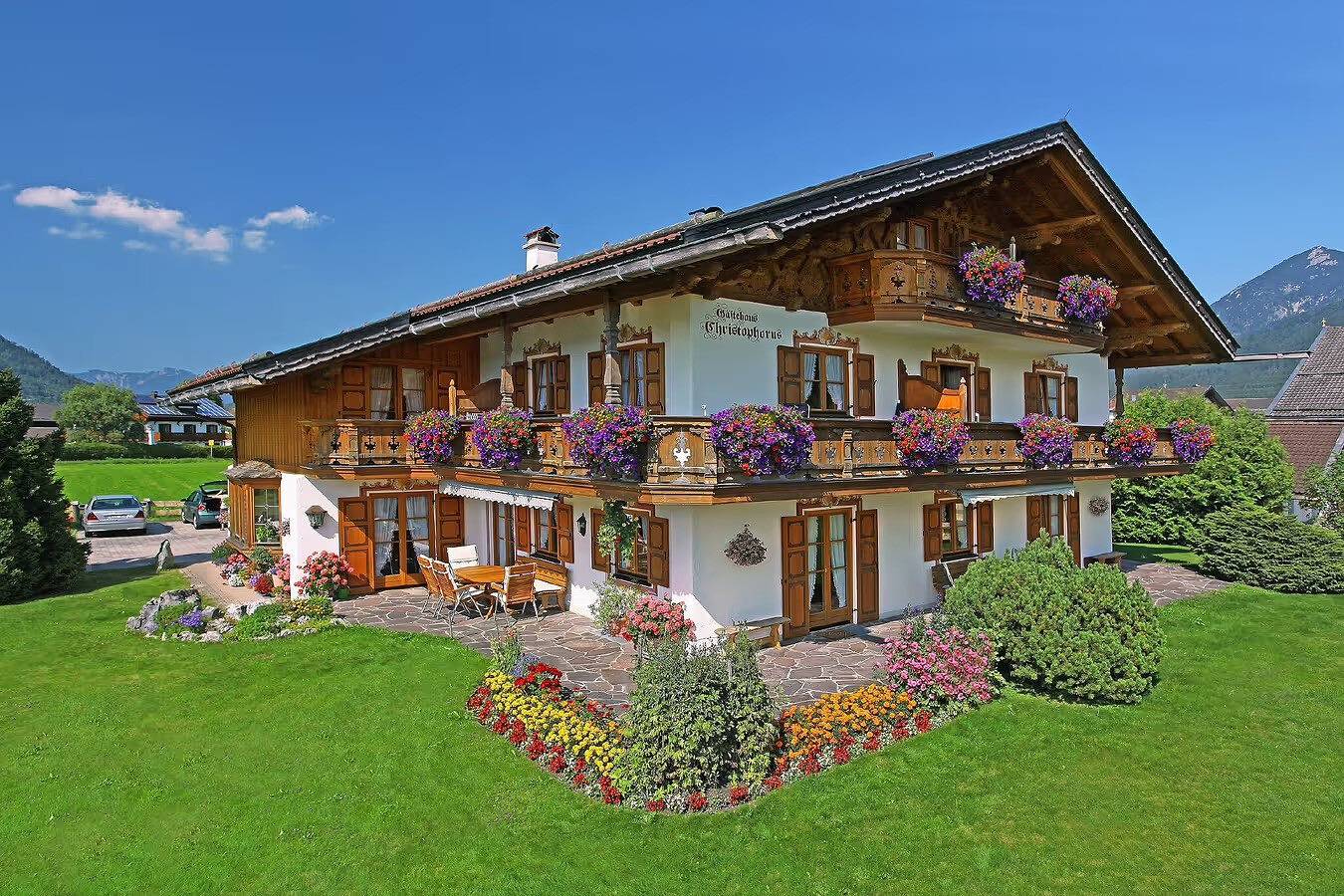 Ganze Wohnung, Gästehaus Christophorus - Ferienwohnung "Adlerhorst" mit Bergblick, Gemeinschaftsgarten und Wlan in Krün, Bayerische Alpen