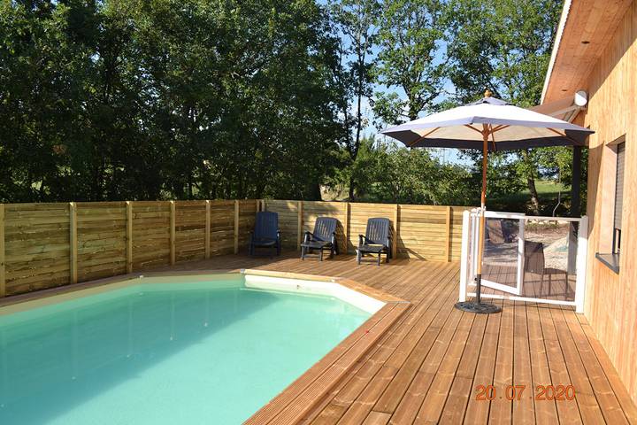 Maison de campagne pour 4 personnes, avec piscine ainsi que terrasse et jardin à Martel