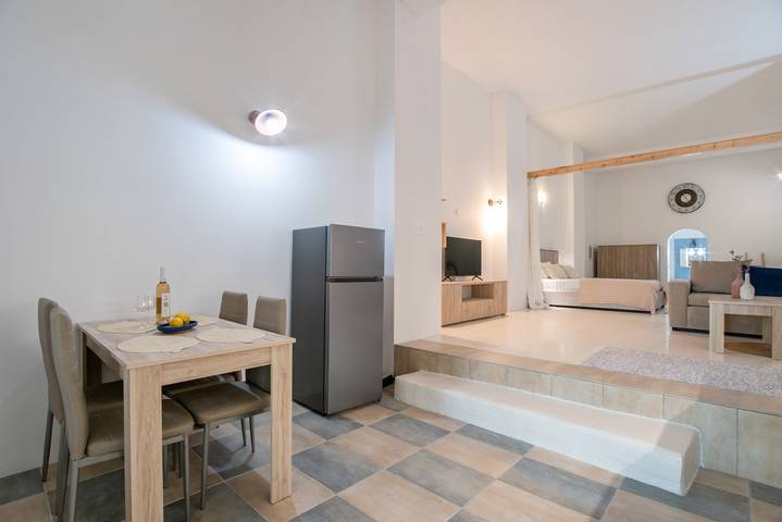 Entire apartment, Maggano Apartments 3 – A peaceful home among nature in Paros in Paros