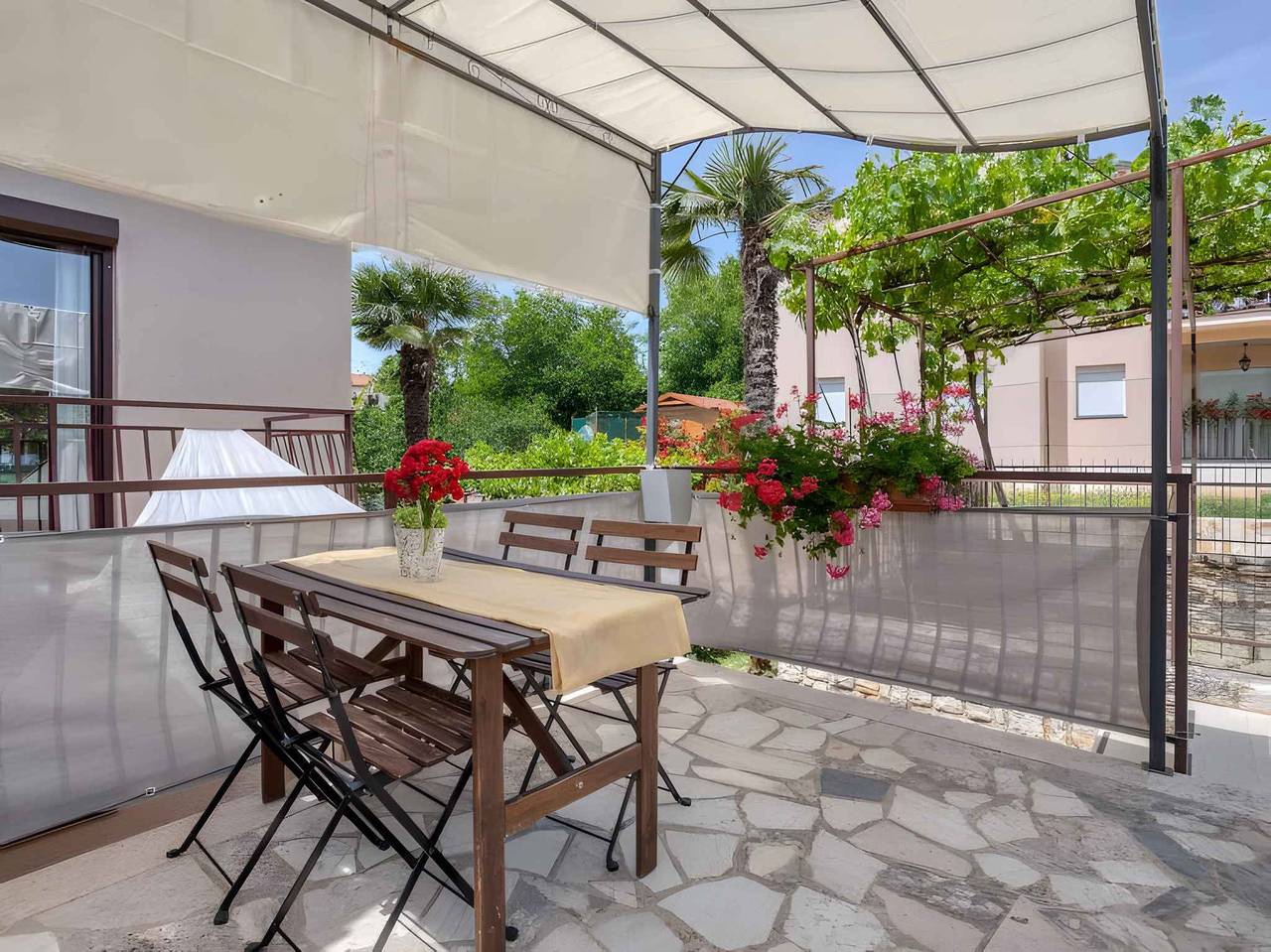 Ganze Ferienwohnung, Ferienwohnung Mit Klimaanlage und Terrasse  in Novigrad, Tar-Vabriga