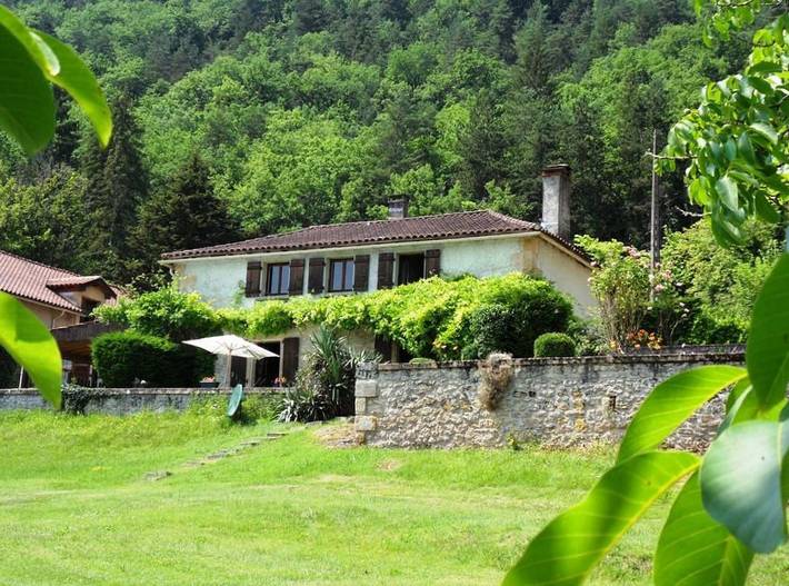 Gîte pour 6 personnes, avec jardin ainsi que piscine et terrasse