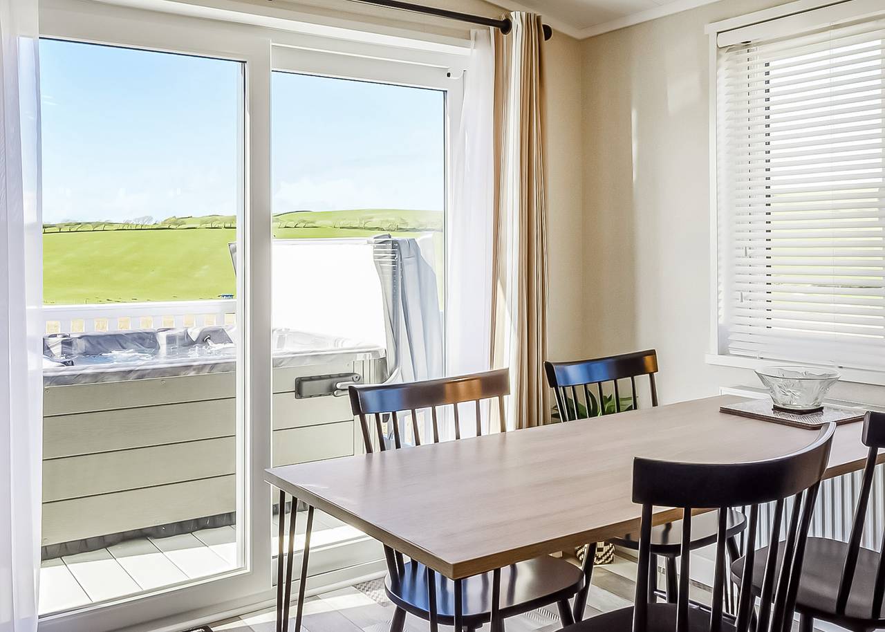 Jura Lodge with Hot Tub in Firth Of Clyde