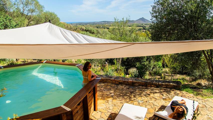 Glamping per 10 persone, con sauna e giardino in Sardegna