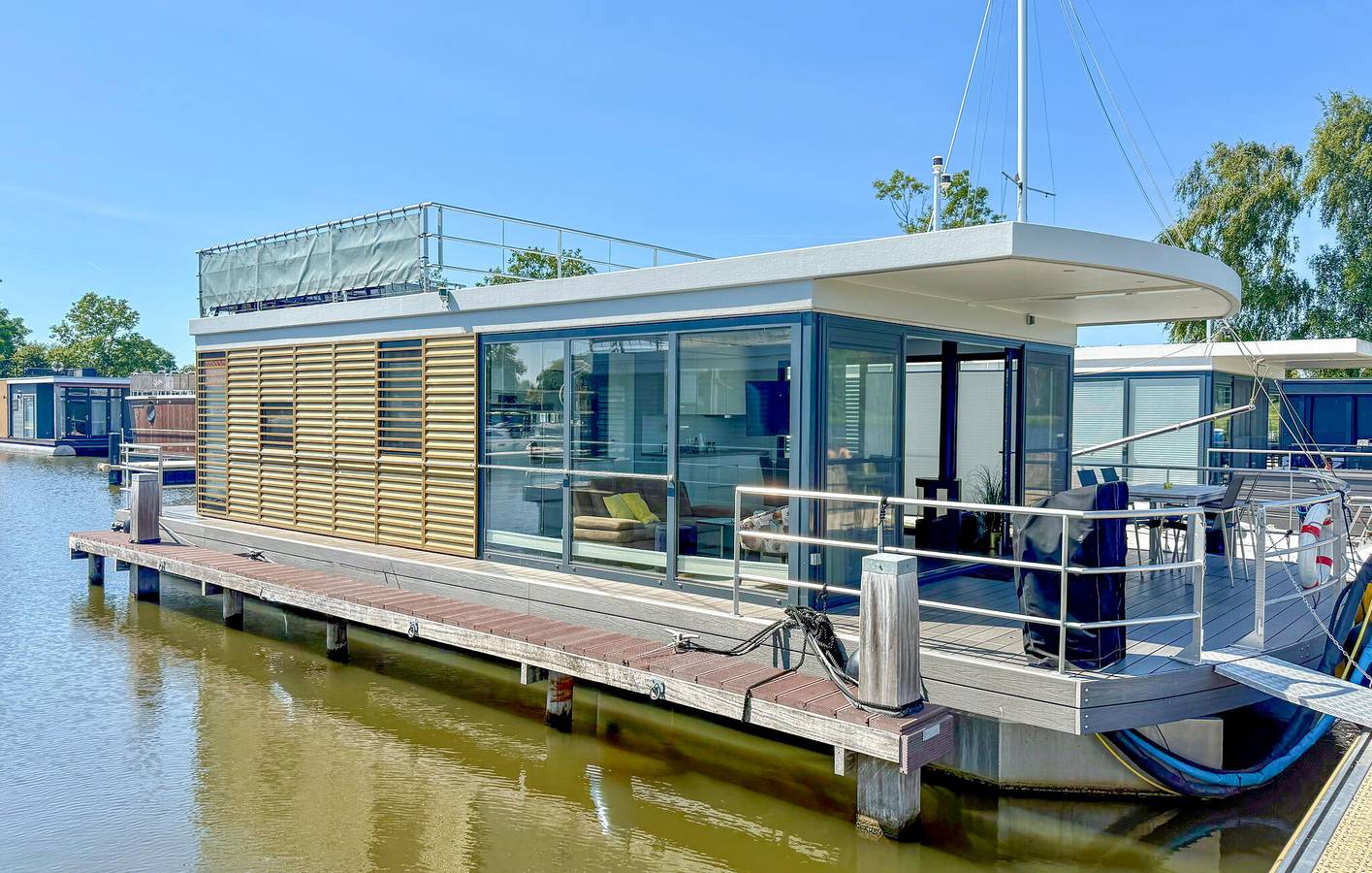 Hausboot für 4 Personen mit Seeblick in Friesland