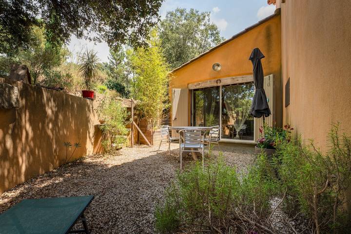 Vakantiehuis 'La Poulido' met privé terras, privé tuin en Wi-Fi in Bédoin, Parc naturel régional du Mont-Ventoux