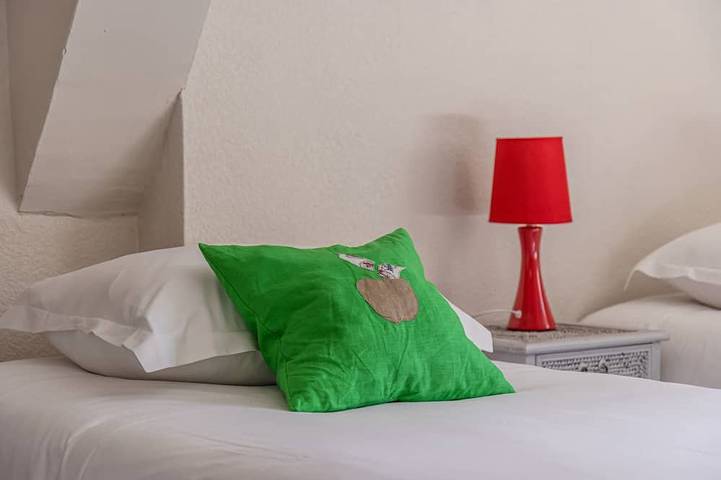 Location de vacances pour 10 personnes, avec terrasse et jardin, animaux acceptés dans Livarot-Pays-d'Auge - 3