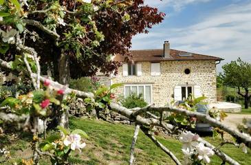 Gîte pour 5 personnes, avec jardin ainsi que terrasse et vue sur le lac dans Saône-et-Loire