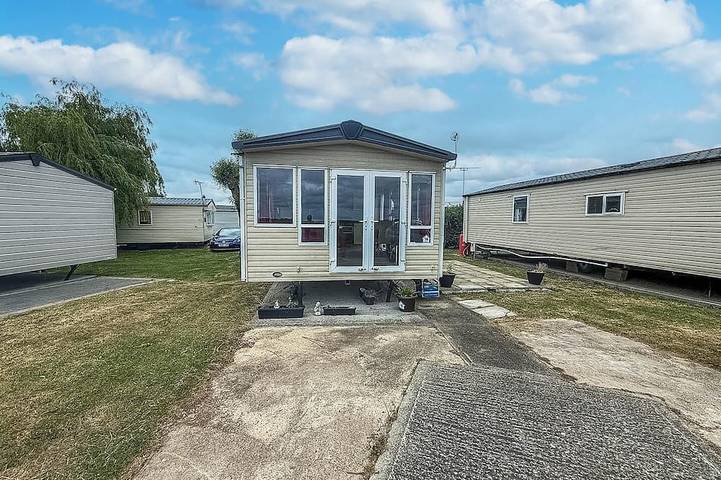 Static caravan for 3 people in Essex
