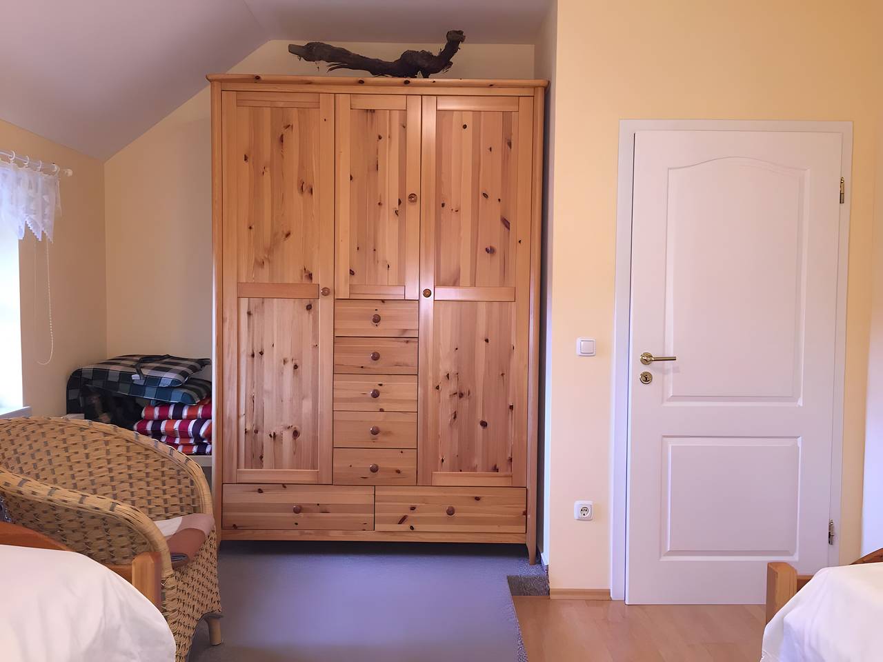 Ganze Wohnung, Ferienwohnung 'Eulenturm' mit Gemeinschaftsgarten, Balkon und Wlan in Iphofen, Fränkisches Weinland