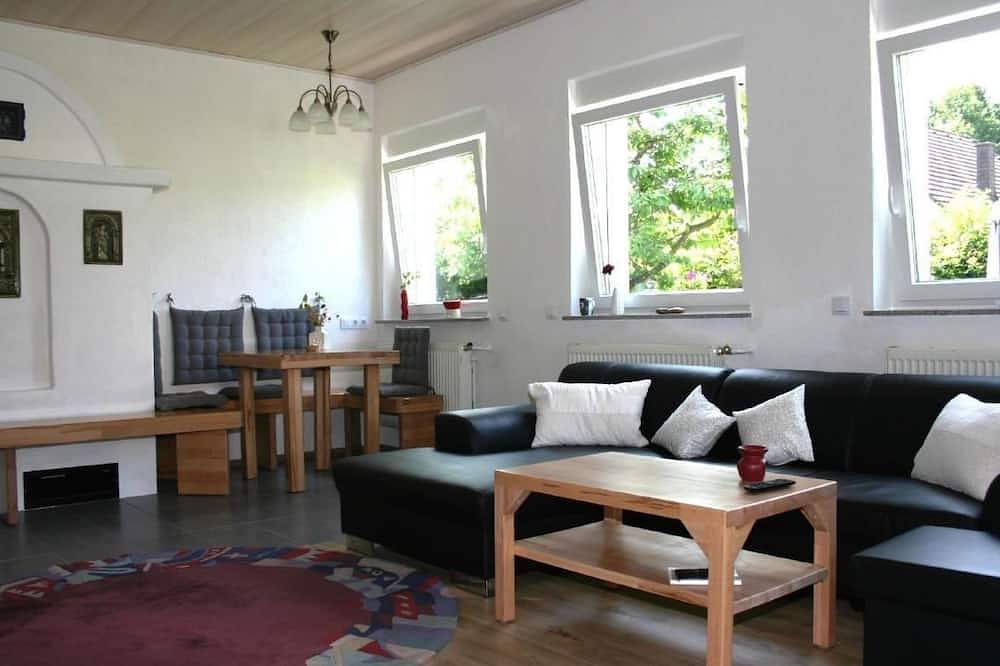 Ganze Wohnung, Helle Ferienwohnung in Mehren mit Eigenem Garten in Mehren, Vulkaneifel