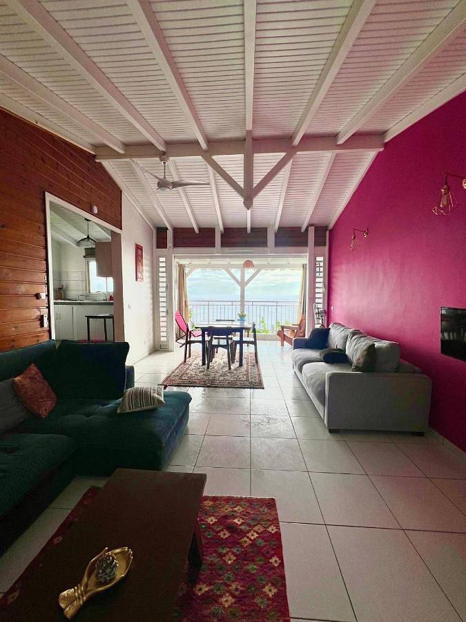 Location de vacances pour 5 personnes, avec vue et terrasse à Bouillante