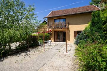 Gîte pour 3 personnes, avec terrasse et jardin ainsi que sauna et jacuzzi, animaux acceptés à Saint-Genix-sur-Guiers