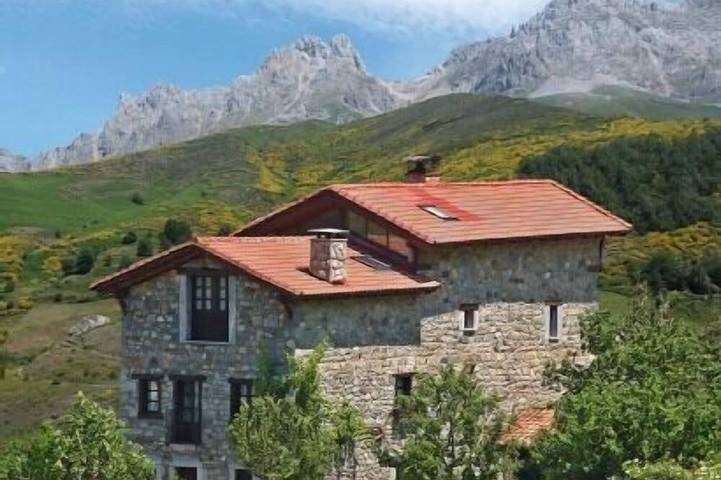 Cottage for 10 people, with balcony and garden as well as hot tub - 1