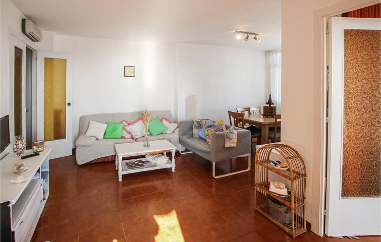 Apartamento vacacional entero, Retiro junto a la playa con piscina y aparcamiento in Cunit, Costa Dorada