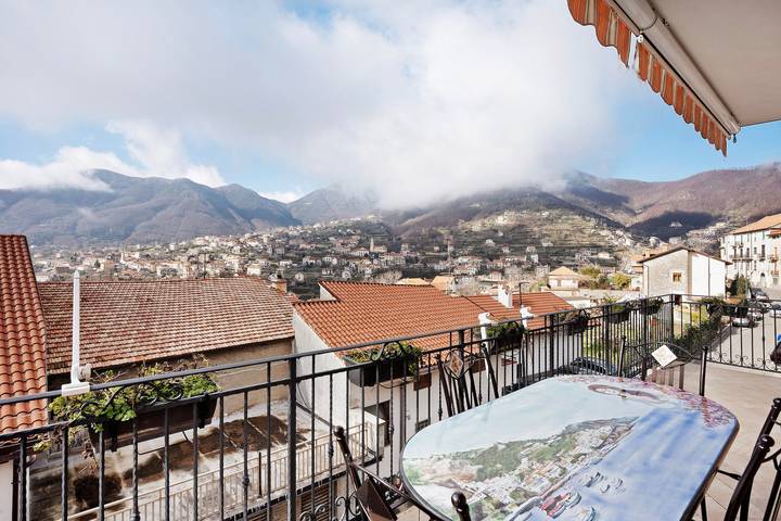 Gîte pour 5 personnes, avec balcon à Agerola