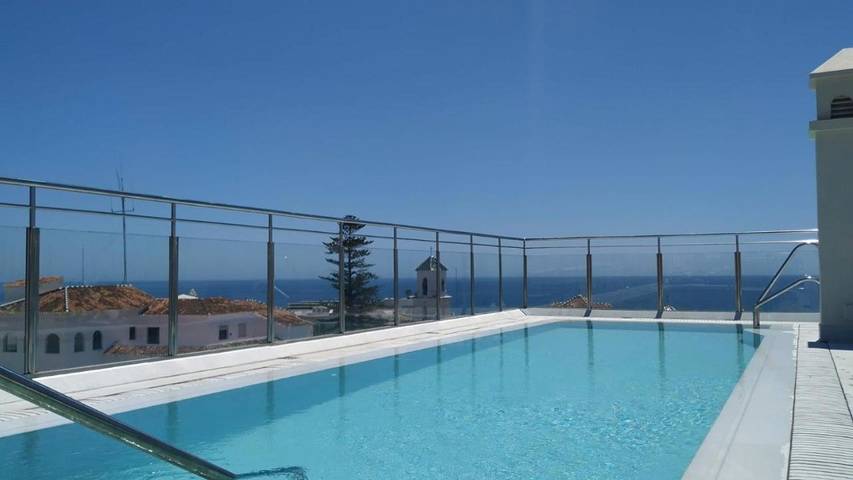 Hôtel pour 3 personnes, avec Balcon ainsi que Terrasse et Piscine à Nerja