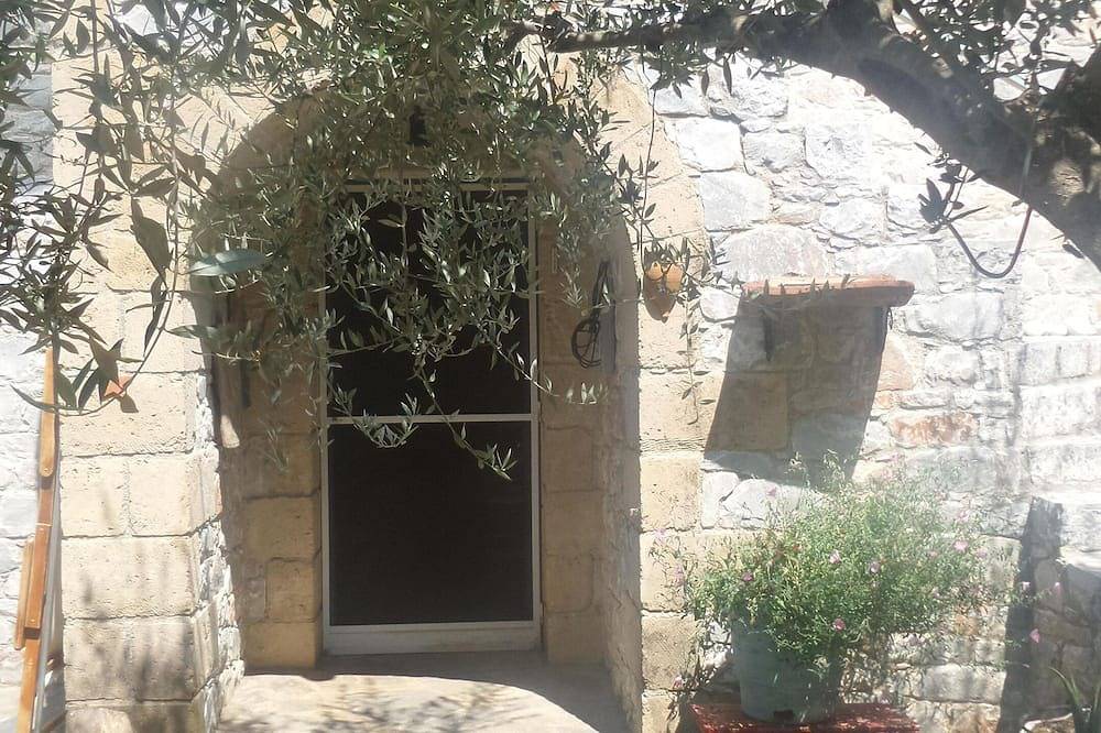 Ganze Wohnung, Spitiko Marias, eine Wohnung / ein Studio in einem traditionellen lokalen Turm in Kardamyli, Messenien