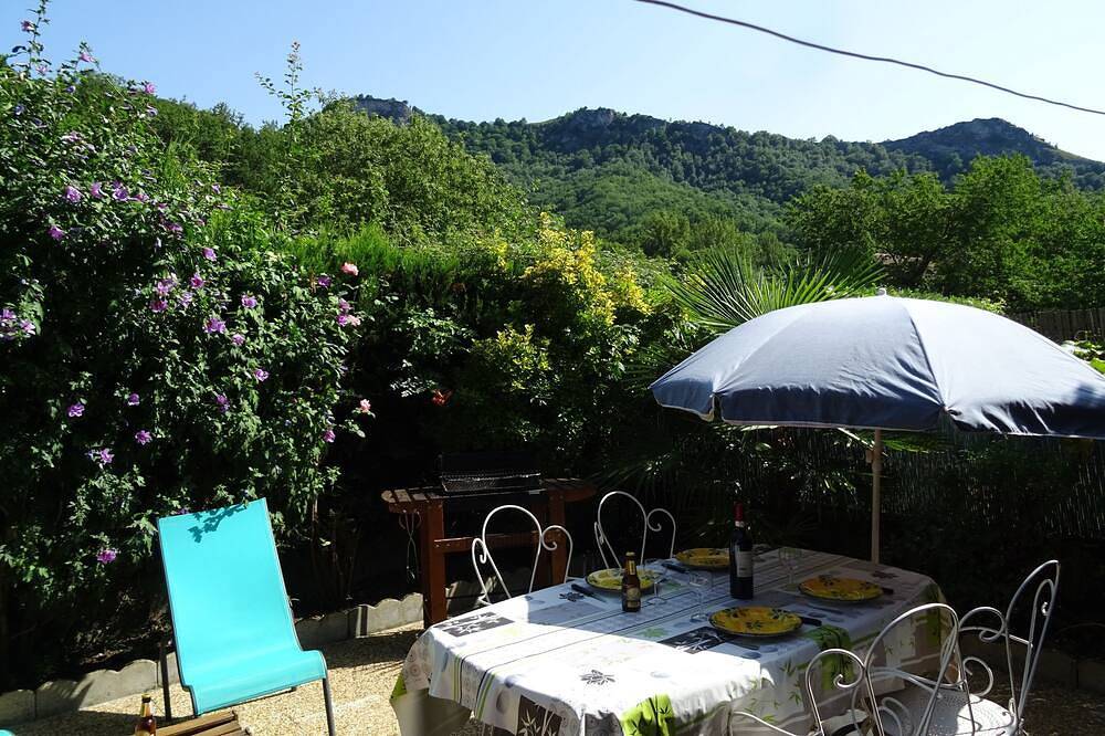 Maison de village au pied des Pyrénées in Moulis (Ariège), Parc naturel régional des Pyrénées ariégeoises