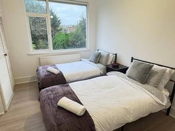 Holiday Rental for 5 People in Luton, Chiltern Hills, Photo 2