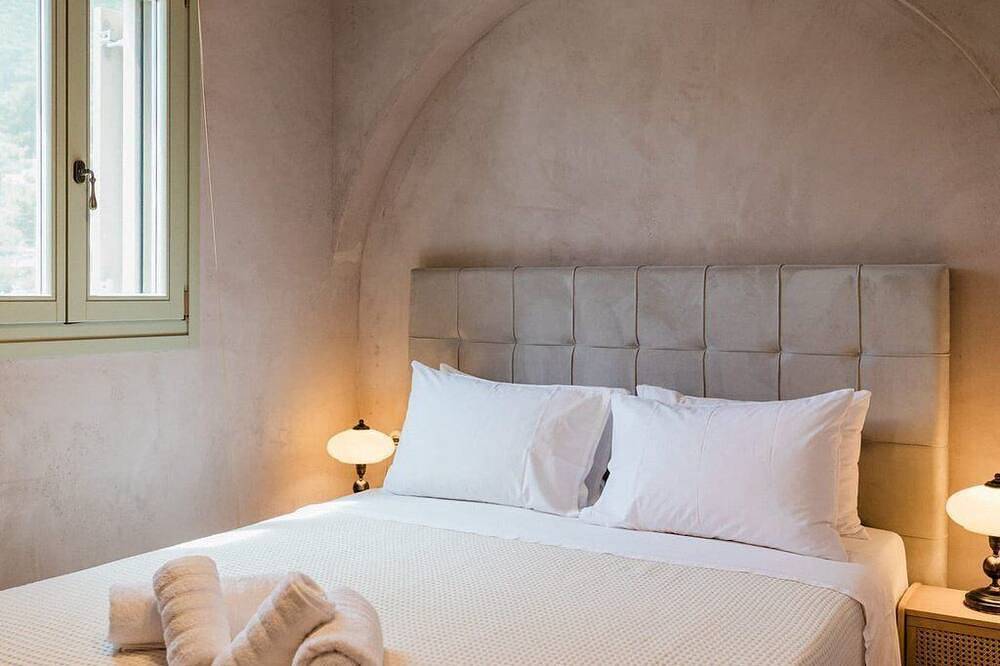 Villa Hydraline, 2 Bdr, Private Pool and Garden, Furnished Terrace, Vathy,. in Griechenland