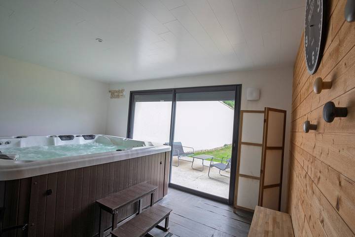 Location de vacances pour 2 personnes, avec Jacuzzi et Vue sur le lac dans le Jura - 4