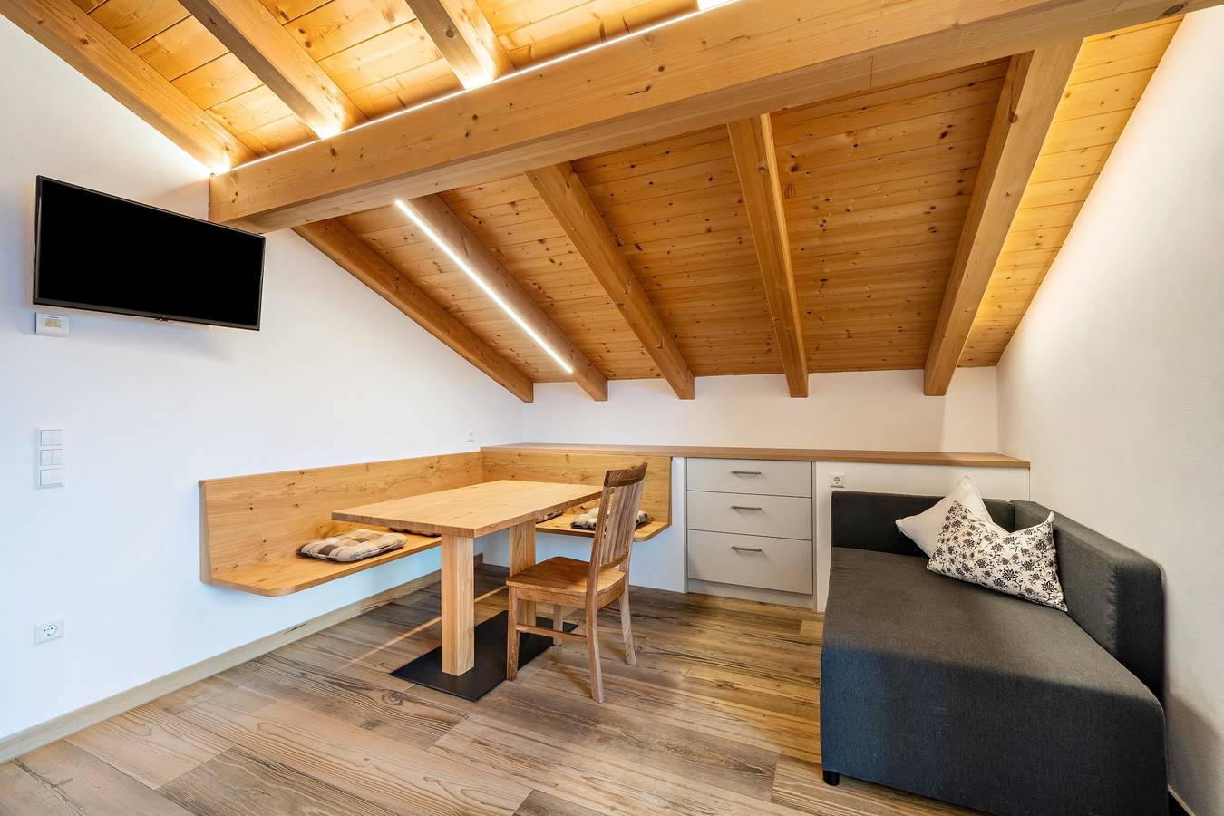 Ganze Wohnung, Ferienwohnung 'Matscherhof Helena' mit Bergblick, Gemeinschaftsgarten und Balkon in Ulten, Ortleralpen