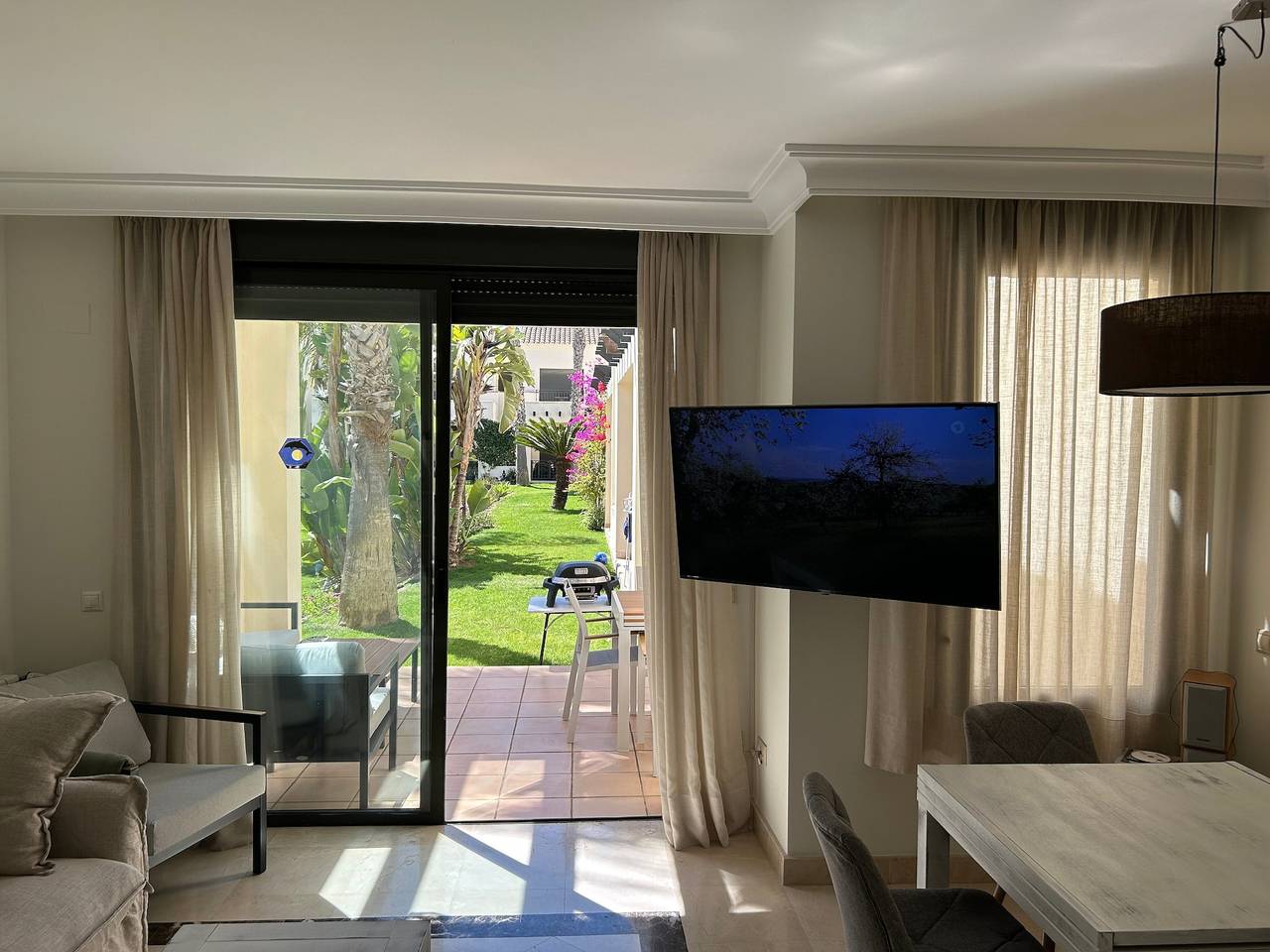 Casa Thomas Ii Esquina Adosada con Piscina Compartida, Wi-Fi y Aire Acondicionado in Roda Golf, San Javier