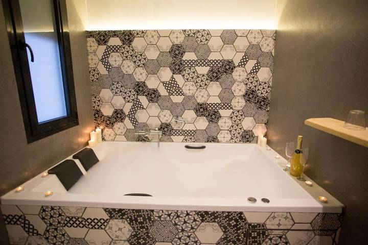 Apartahotel para 4 personas, con Balcón y Jacuzzi en Alicante