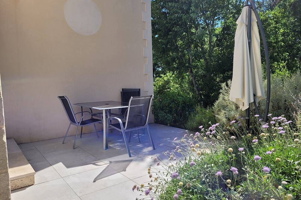 Schönes Ferienhaus in Einem Anwesen mit Pool in der Nähe des Stadtzentrums Uzès in Uzès, Région de Nîmes
