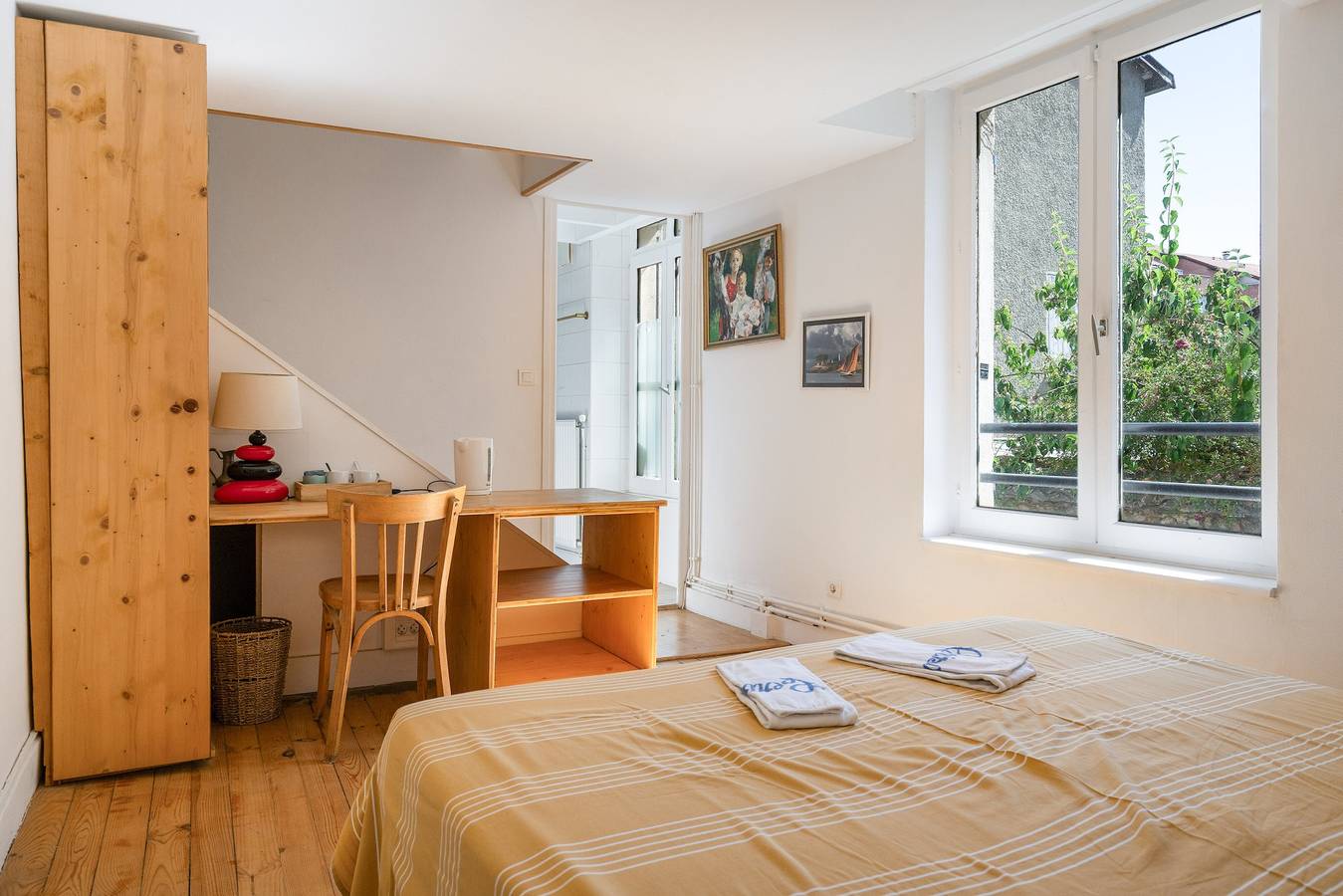 Quarto de hóspedes « Le Camélia » com piscina partilhada e Wi-Fi in Lyon, Lyon region