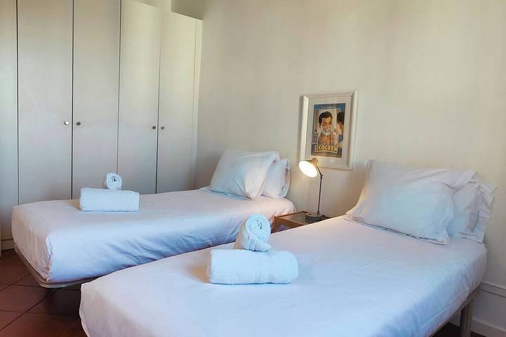 Entire apartment, Sunny, Central & Tranquil. 1br. Plaça Catalunya Rb in Barcelona Centre, Barcelona