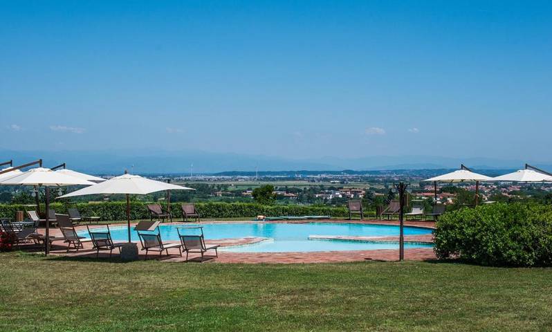 Agriturismo per 2 persone, con Terrazza e Giardino nonché Piscina e Panorama a Crespina Lorenzana