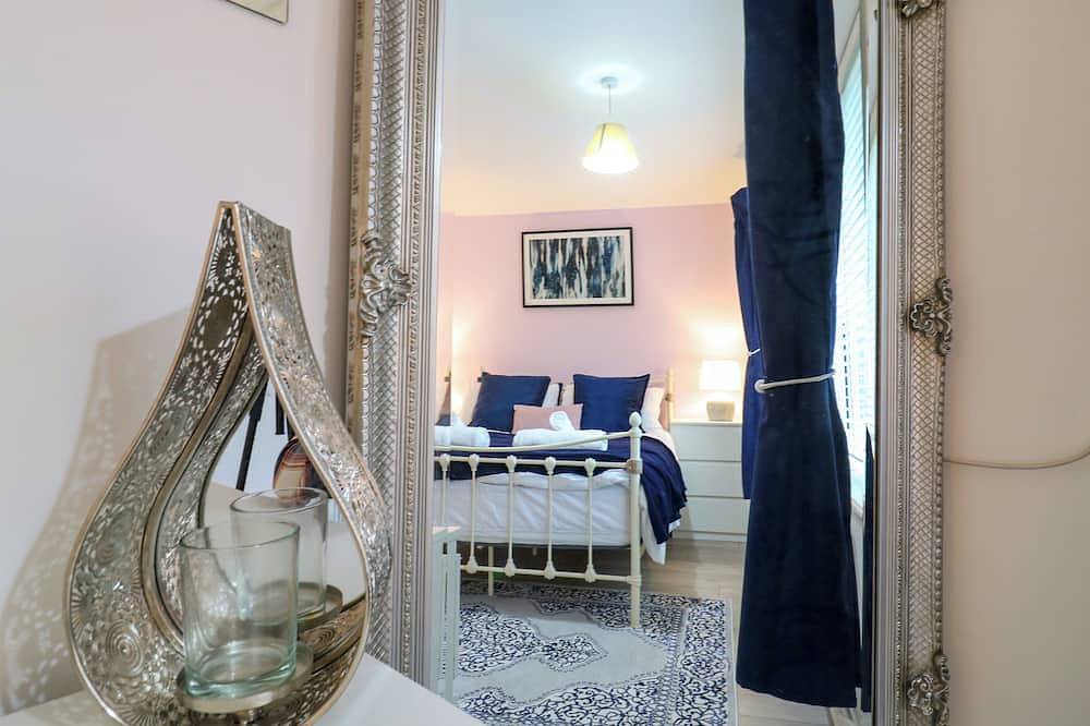 Crown Farm, pet friendly, character holiday cottage in Upwell in Cambridgeshire