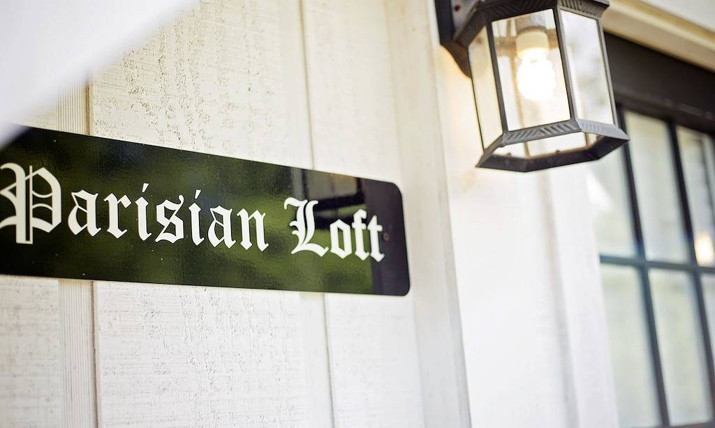 Ganze Wohnung, Malerisches Loft im Pariser Stil auf einem denkmalgeschützten Grundstück in Mena, Ouachita National Forest