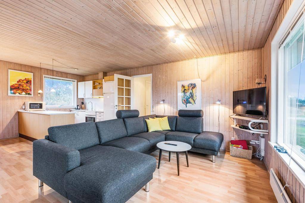 Centrally located holiday home with enclosed terrace in Bjerregård, Holmsland Klit