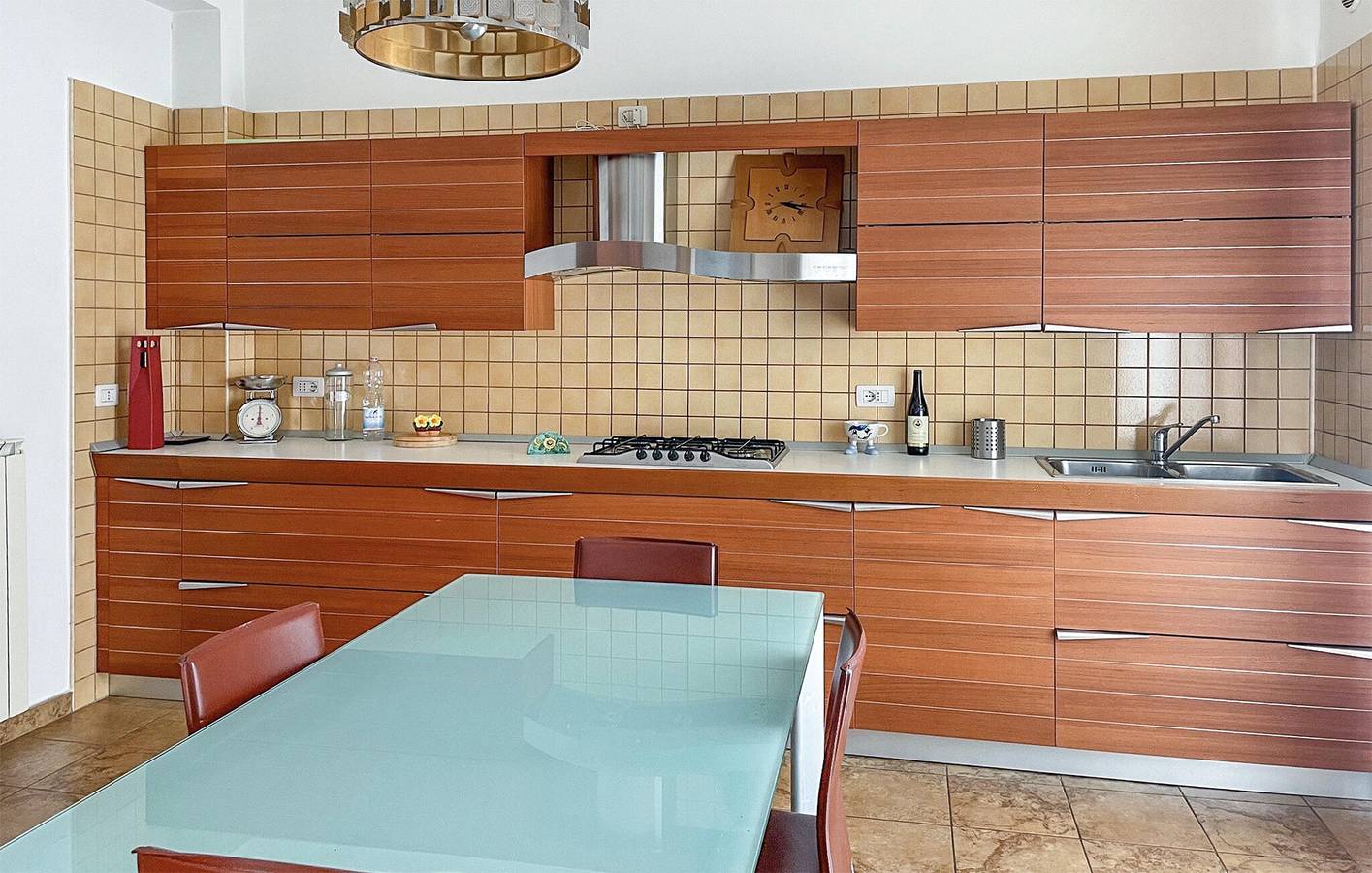 Appartamento intero, Appartamento sulla spiaggia con aria condizionata, TV, cucina, Internet e parcheggio in Marina di Ginosa, Golfo di Taranto