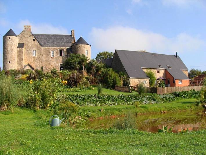 Location de vacances pour 9 personnes, avec Terrasse ainsi que Jardin et Vue à Montmartin-en-Graignes